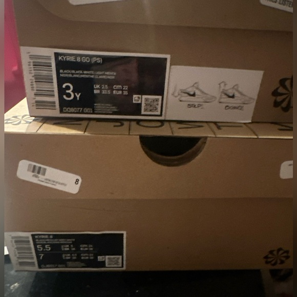 Nike Kyrie 8, boys size 3y - Picture 6 of 9